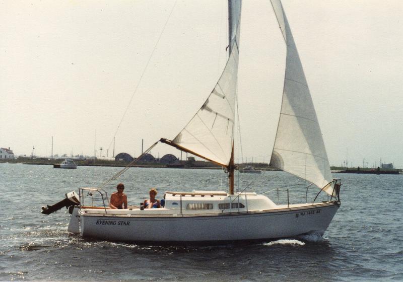 EveningStarOday23_027.jpg - Evening Star, our ODay 23 with the original 110% jib.