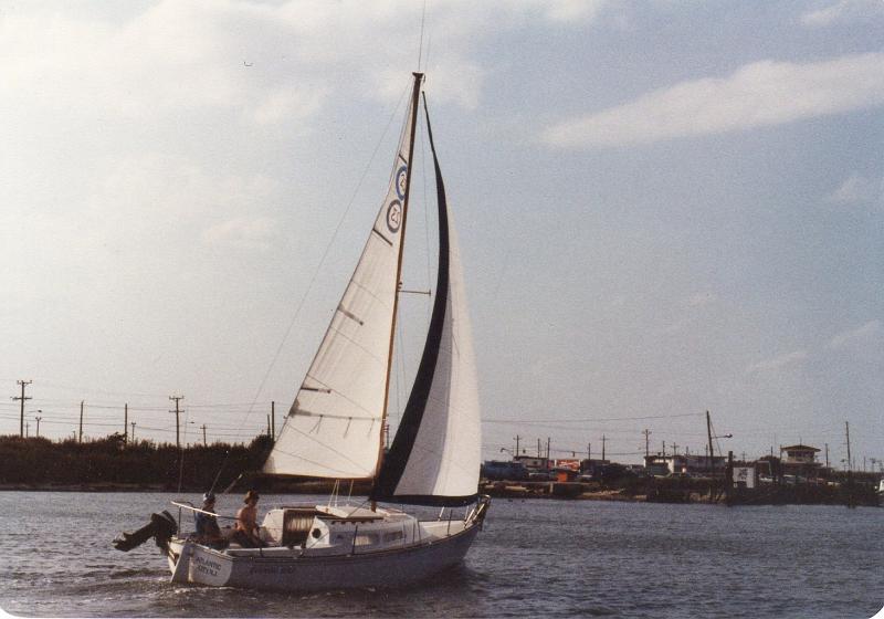 EveningStarOday23_030.jpg - Evening Star, our ODay 23, new engine and full 170% genoa